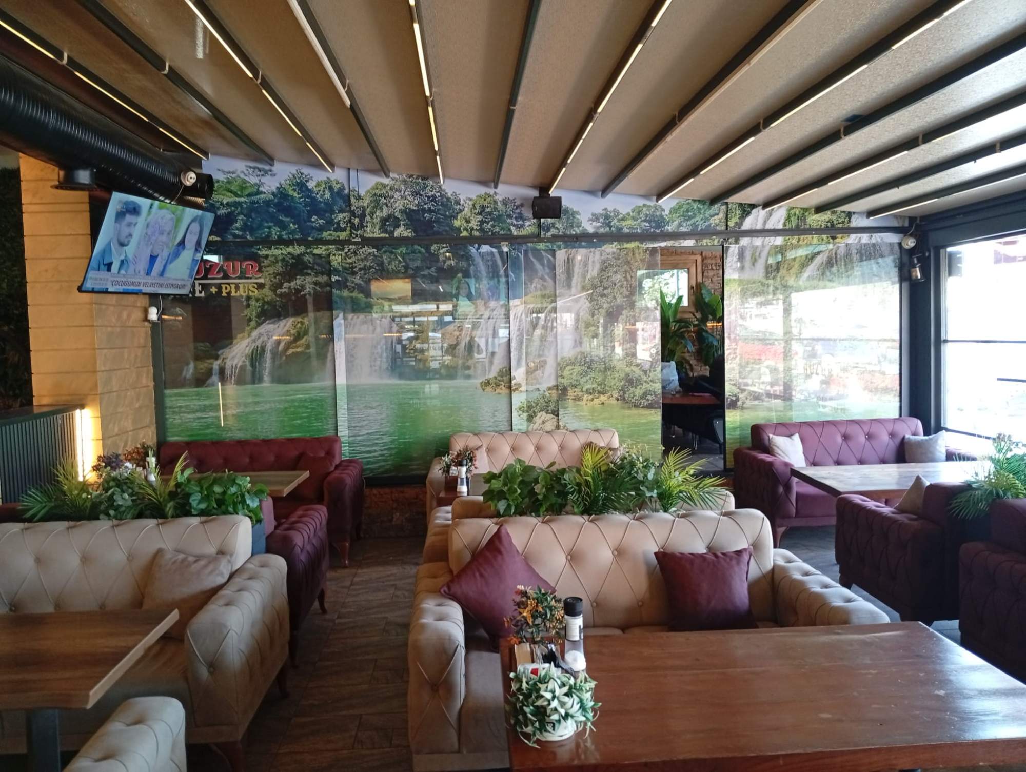 Huzur Cafe İçi cam doğa görsel baskı ve uygulama